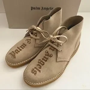 NWT: PALM ANGELS x CLARK | Logo Desert Chukka Boot Palm Angels - Palm Angels X Clarks Logo Desert Boots | HBX main image 3